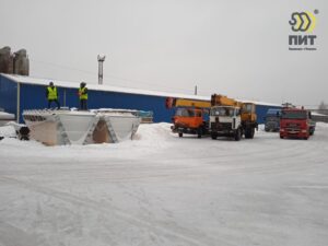 Погрузка оборудования краном