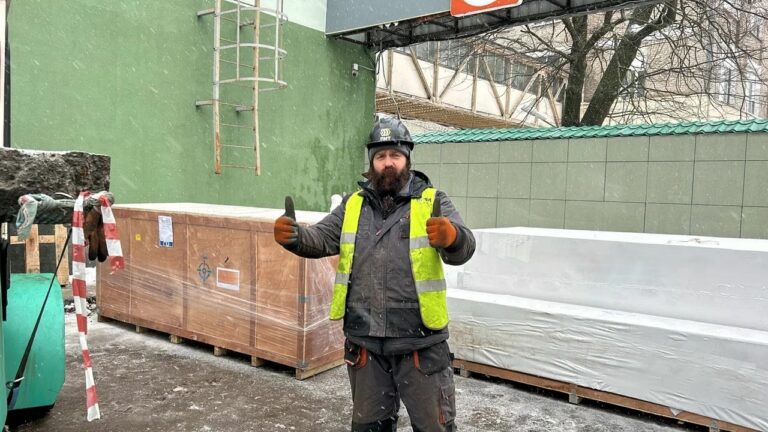 Выгрузка и подъем медицинского оборудования для ООО “Изварино Фарма”