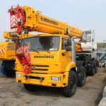 Аренда автокрана 40 тонн со стрелой 32 метра в Москве. Цена от 50 400 ₽ за смену.