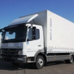 Аренда фуры Mercedes 10 тонн с длиной борта 7.6 метров в Москве. Цена от 18 500 ₽ за смену.