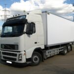 Аренда фуры Volvo 15 тонн с длиной борта 8 метров в Москве. Цена от 18 500 ₽ за смену.